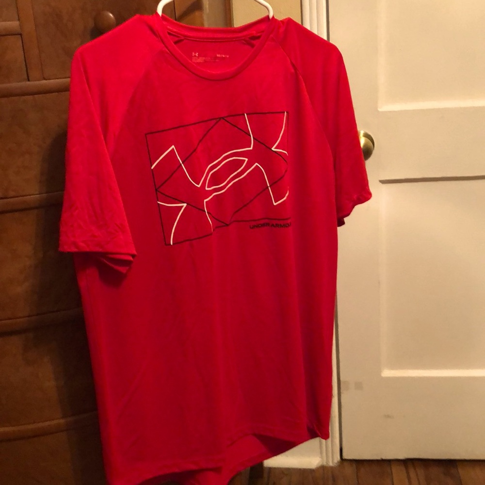Under armour tee shirt